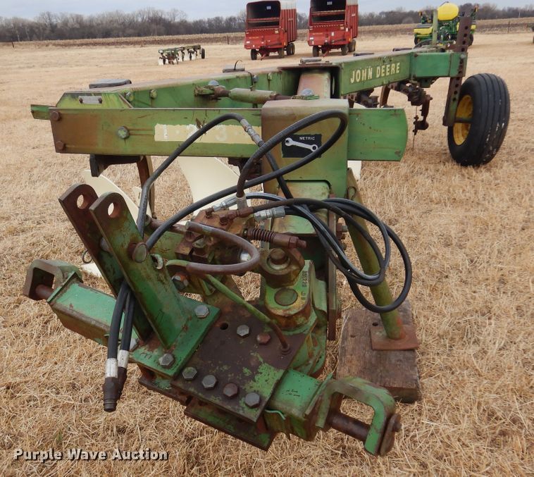 image for item DF0085 John Deere 2600  five bottom plow