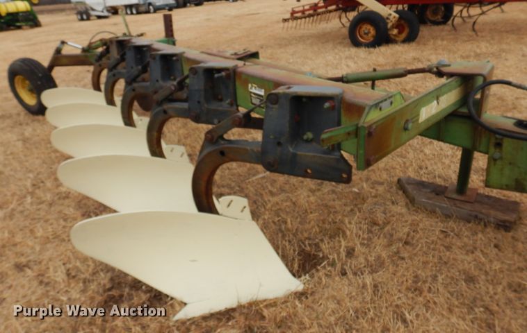 image for item DF0085 John Deere 2600  five bottom plow