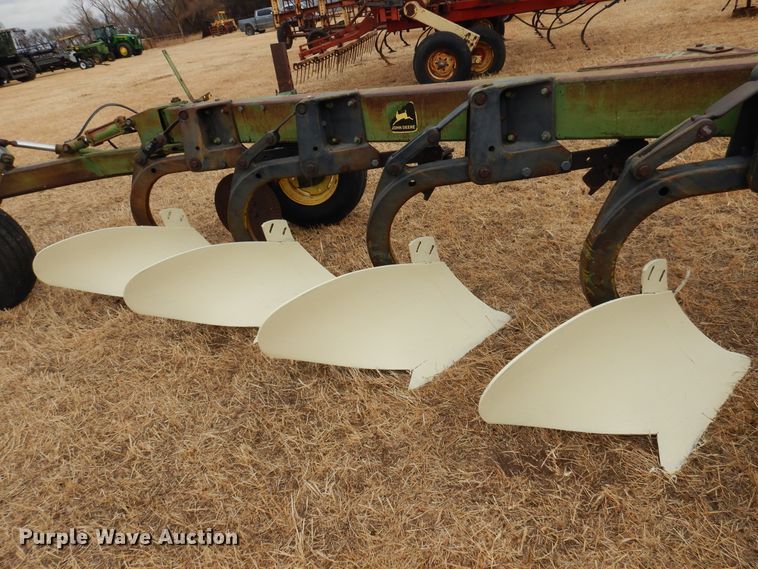image for item DF0085 John Deere 2600  five bottom plow