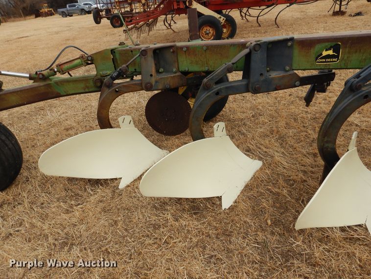 image for item DF0085 John Deere 2600  five bottom plow