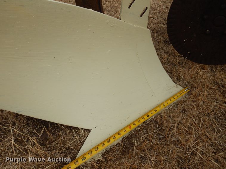 image for item DF0085 John Deere 2600  five bottom plow