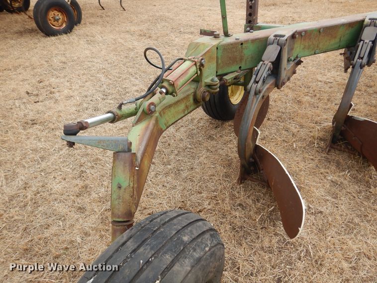image for item DF0085 John Deere 2600  five bottom plow