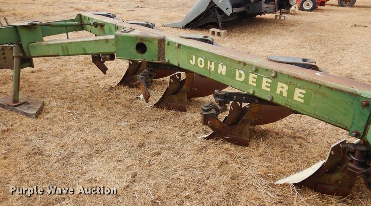 image for item DF0085 John Deere 2600  five bottom plow