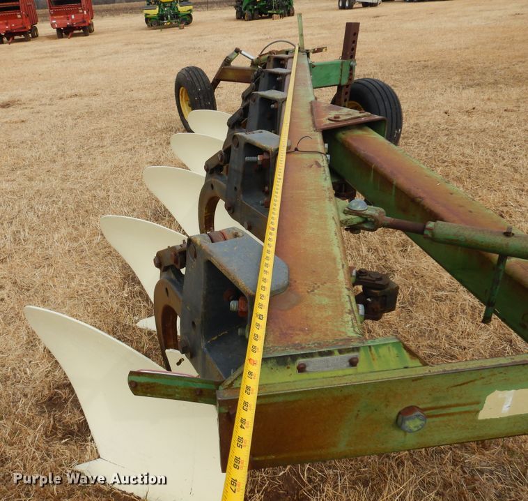 image for item DF0085 John Deere 2600  five bottom plow