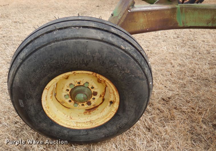 image for item DF0085 John Deere 2600  five bottom plow