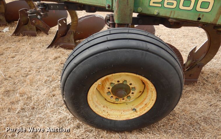 image for item DF0085 John Deere 2600  five bottom plow