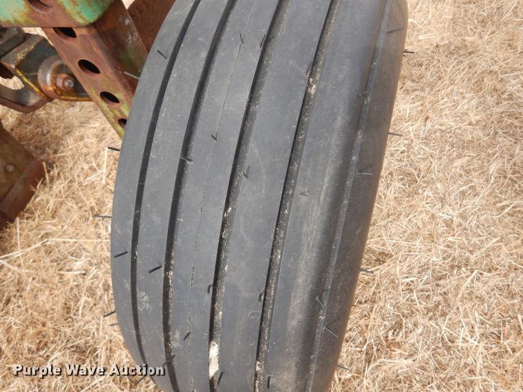 image for item DF0085 John Deere 2600  five bottom plow