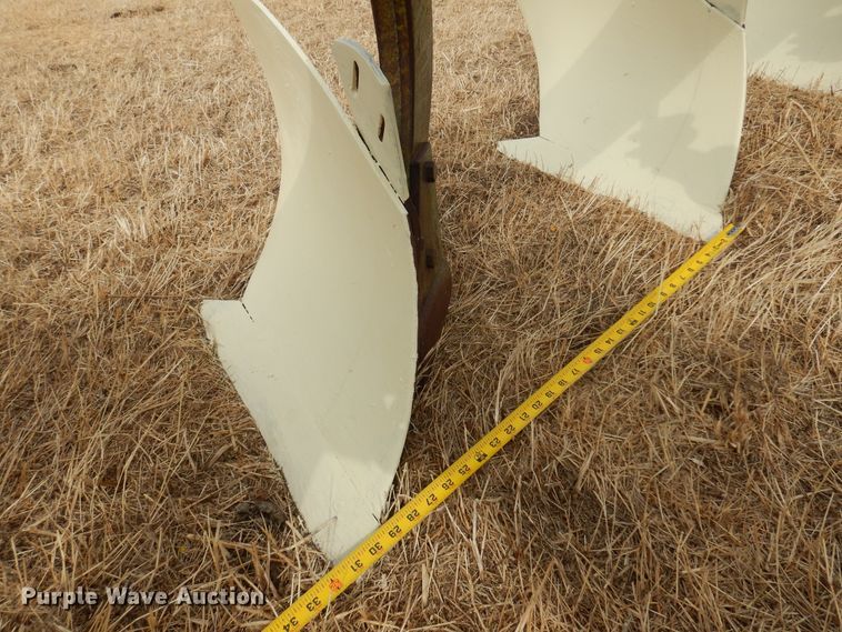 image for item DF0085 John Deere 2600  five bottom plow