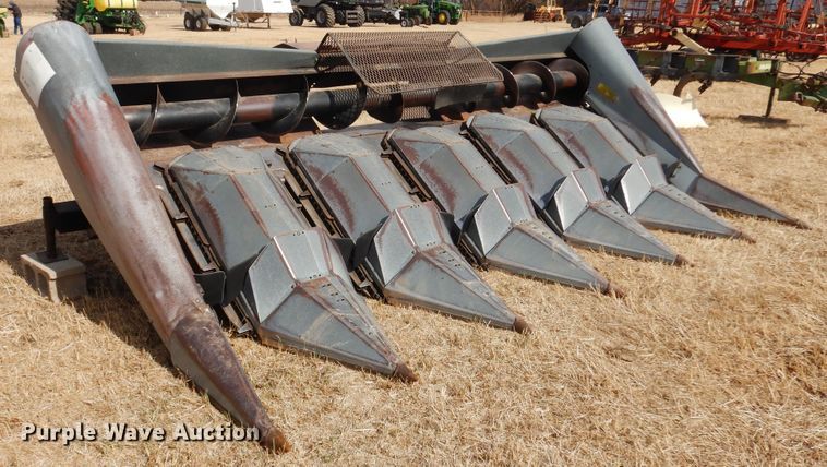 image for item DF0086 AGCO A-630  corn head