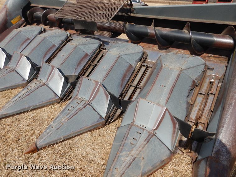 image for item DF0086 AGCO A-630  corn head