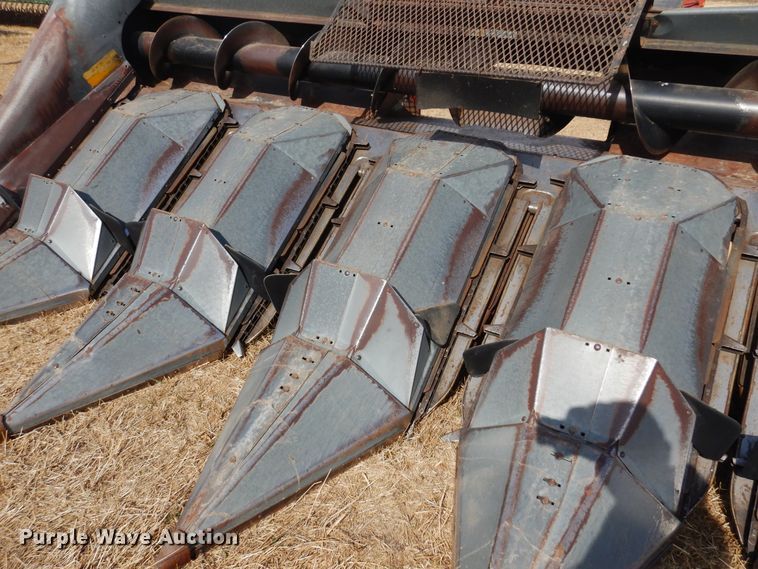 image for item DF0086 AGCO A-630  corn head