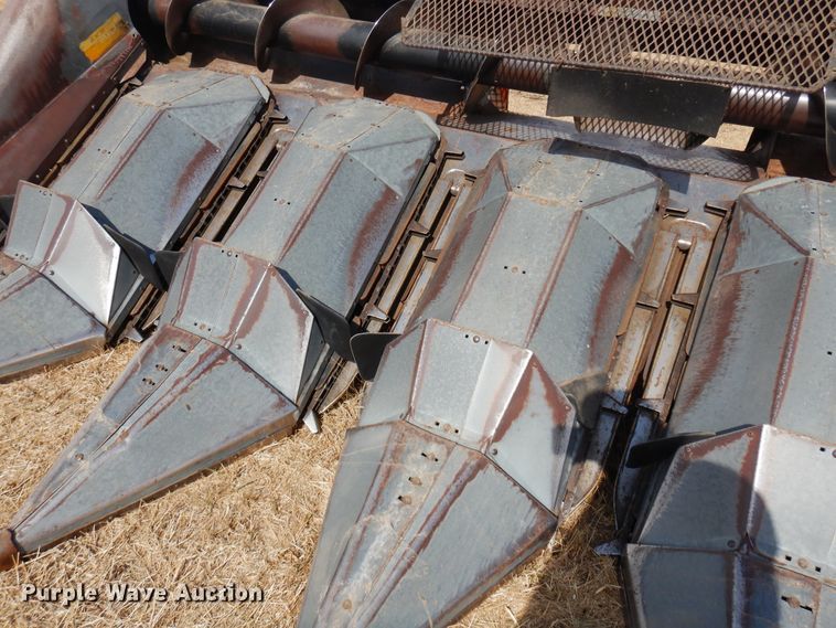 image for item DF0086 AGCO A-630  corn head