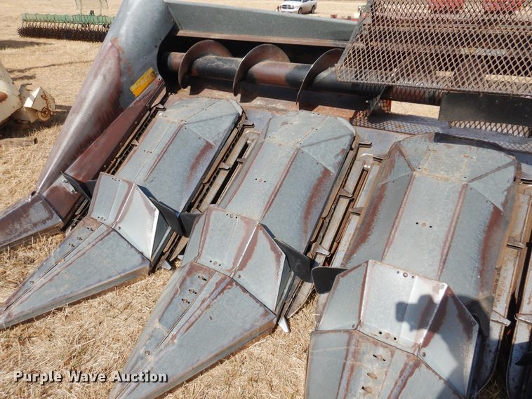 image for item DF0086 AGCO A-630  corn head