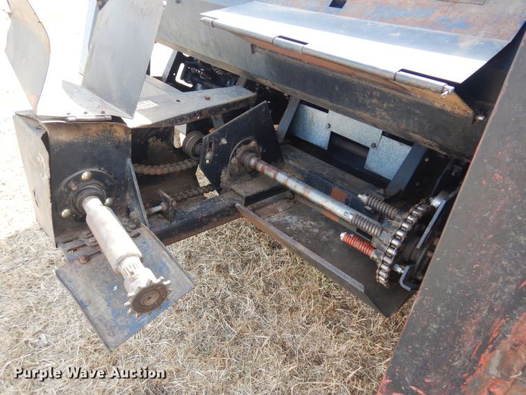 image for item DF0086 AGCO A-630  corn head