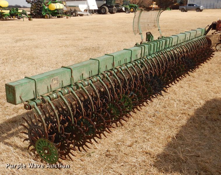 image for item DF0091 John Deere EO400  rotary hoe