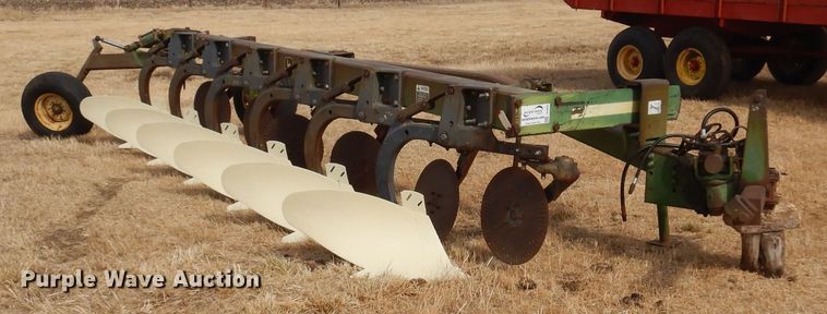 image for item DF0093 John Deere 2700  six bottom plow