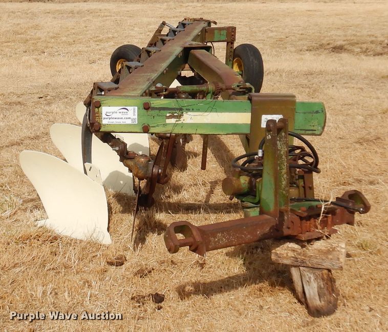 image for item DF0093 John Deere 2700  six bottom plow
