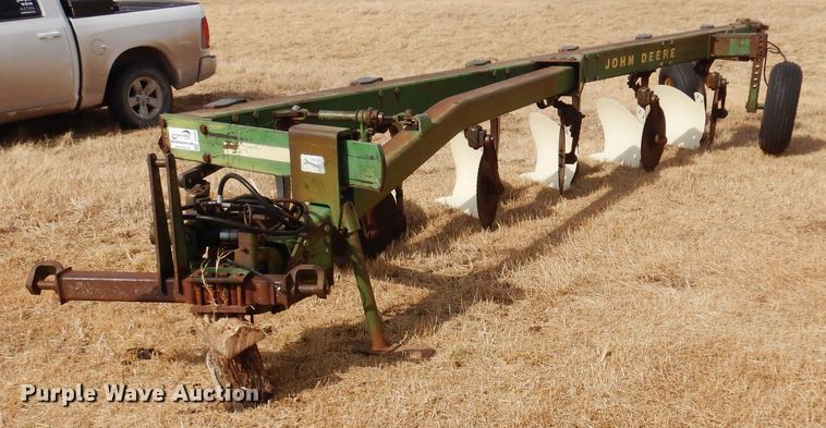 image for item DF0093 John Deere 2700  six bottom plow