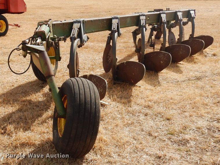 image for item DF0093 John Deere 2700  six bottom plow