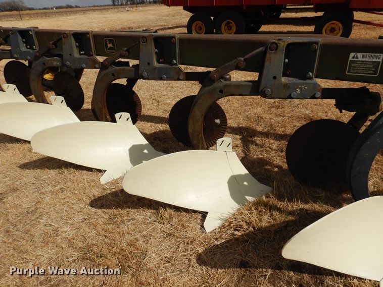 image for item DF0093 John Deere 2700  six bottom plow