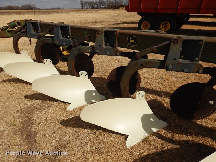 image for item DF0093 John Deere 2700  six bottom plow
