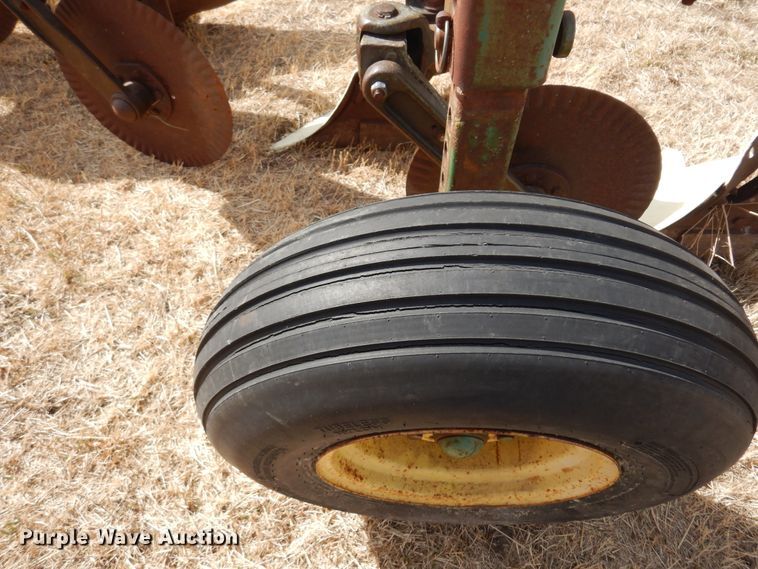 image for item DF0093 John Deere 2700  six bottom plow
