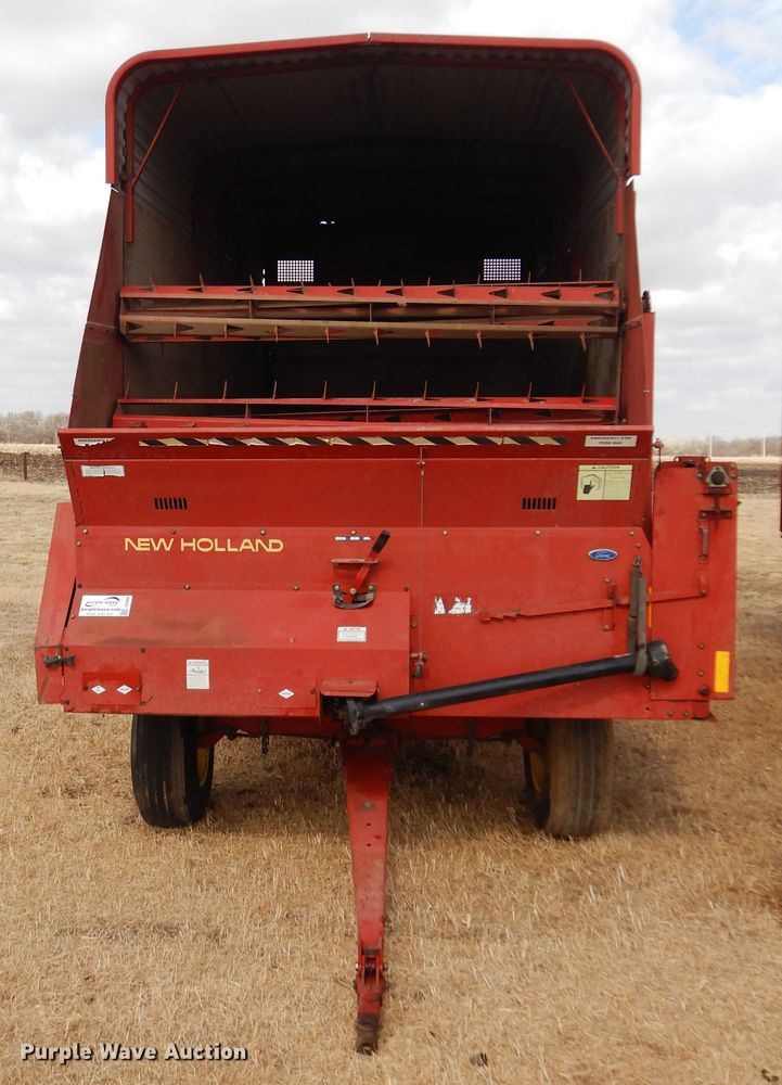 image for item DF0094 New Holland 716  silage wagon