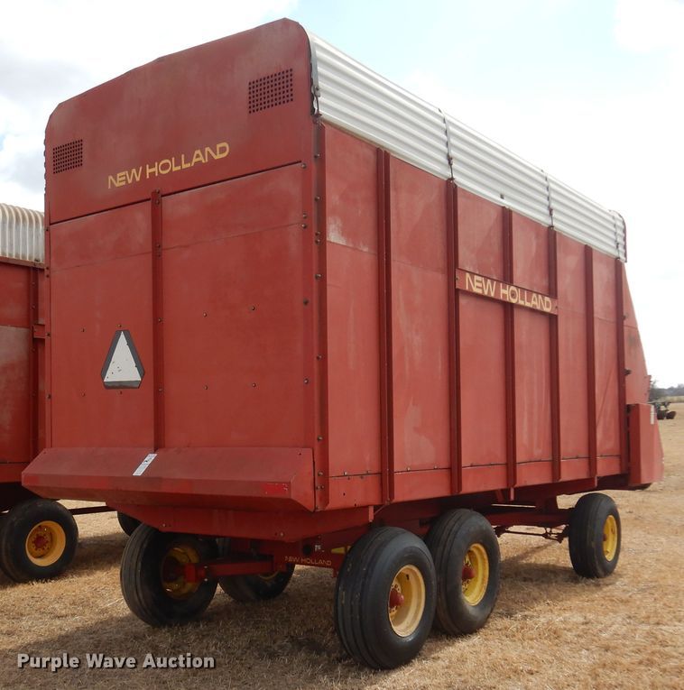 image for item DF0094 New Holland 716  silage wagon