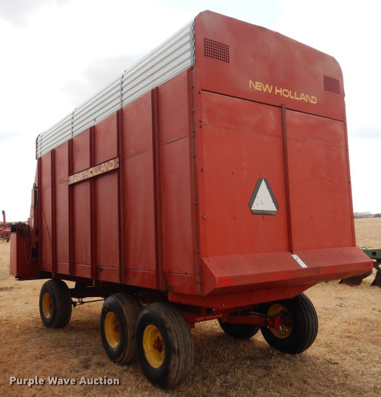 image for item DF0094 New Holland 716  silage wagon