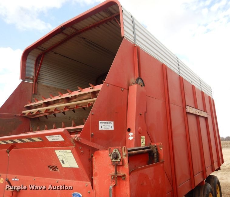 image for item DF0094 New Holland 716  silage wagon