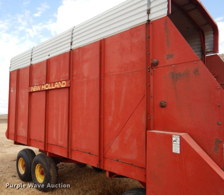 image for item DF0094 New Holland 716  silage wagon