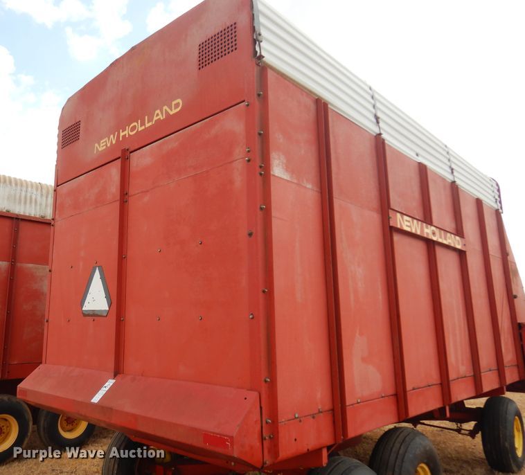 image for item DF0094 New Holland 716  silage wagon