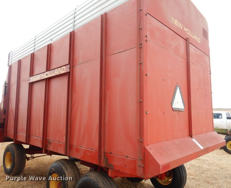 image for item DF0094 New Holland 716  silage wagon