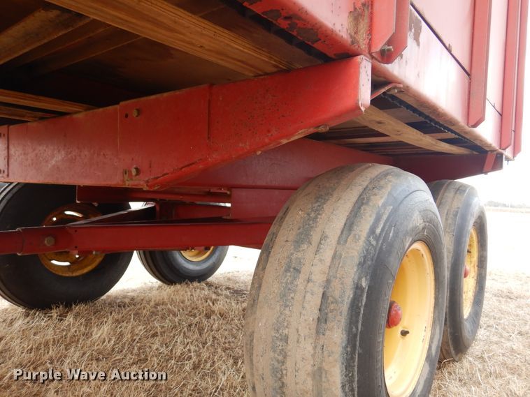 image for item DF0094 New Holland 716  silage wagon