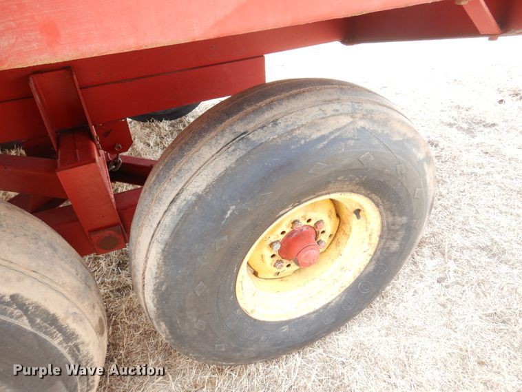 image for item DF0094 New Holland 716  silage wagon