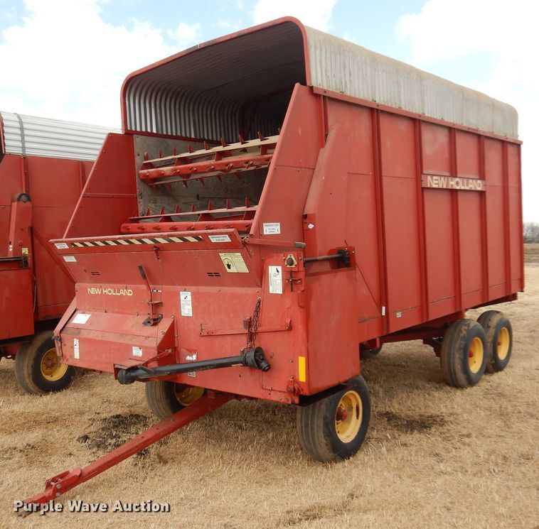 image for item DF0095 New Holland 816-818  silage wagon