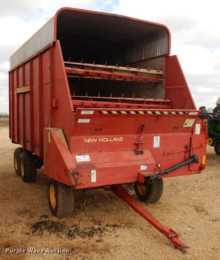 image for item DF0095 New Holland 816-818  silage wagon