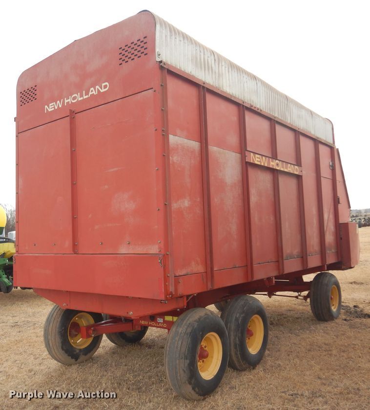 image for item DF0095 New Holland 816-818  silage wagon