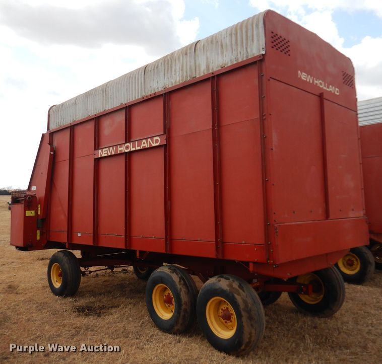 image for item DF0095 New Holland 816-818  silage wagon