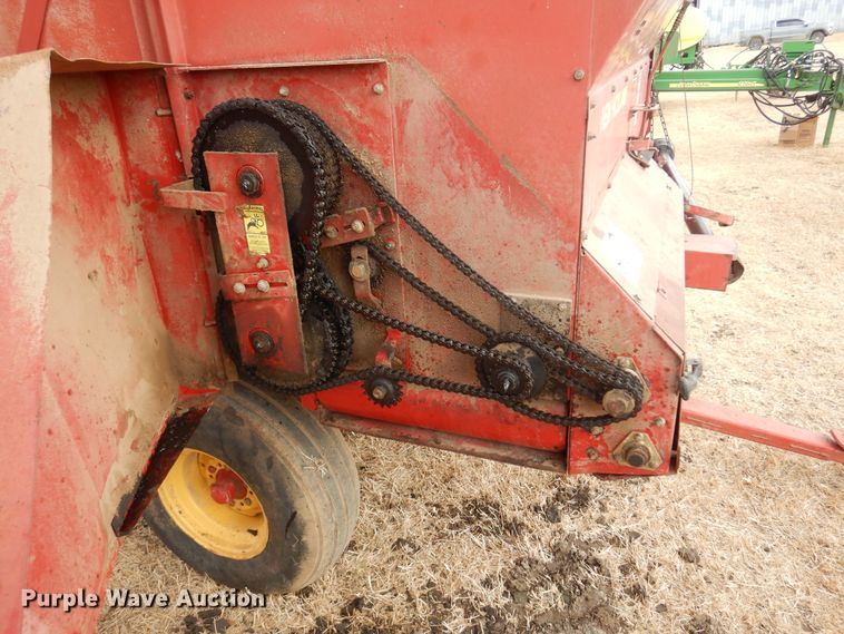 image for item DF0095 New Holland 816-818  silage wagon