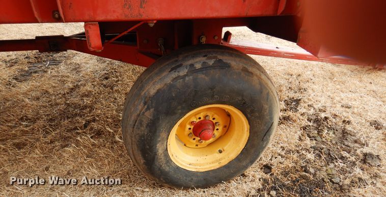 image for item DF0095 New Holland 816-818  silage wagon