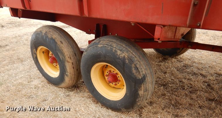 image for item DF0095 New Holland 816-818  silage wagon