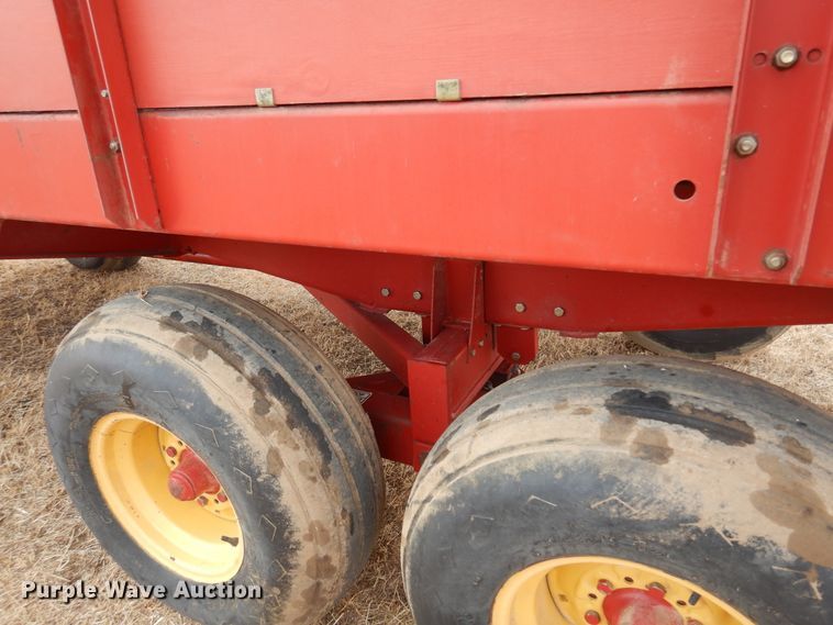 image for item DF0095 New Holland 816-818  silage wagon