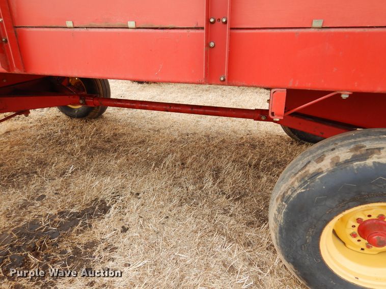 image for item DF0095 New Holland 816-818  silage wagon