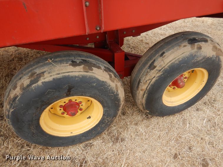 image for item DF0095 New Holland 816-818  silage wagon