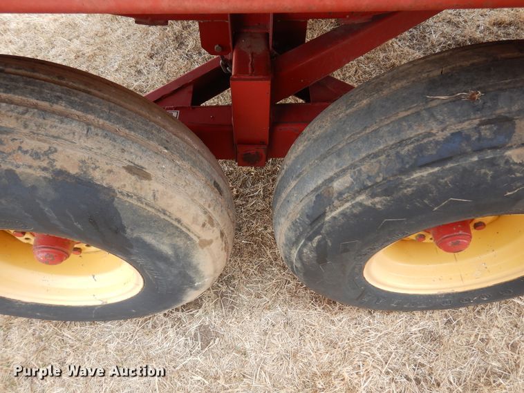 image for item DF0095 New Holland 816-818  silage wagon