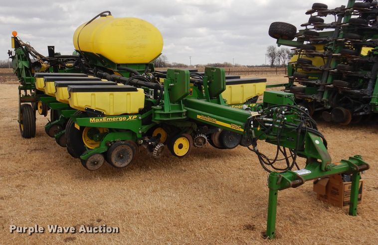 image for item DF0096 2011 John Deere 1770 MaxEmerge XP  no-till planter