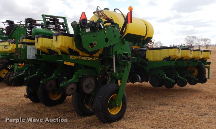 image for item DF0096 2011 John Deere 1770 MaxEmerge XP  no-till planter