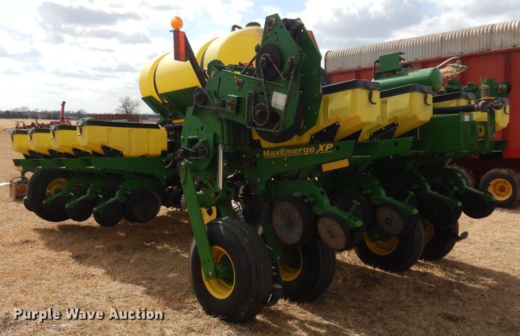 image for item DF0096 2011 John Deere 1770 MaxEmerge XP  no-till planter
