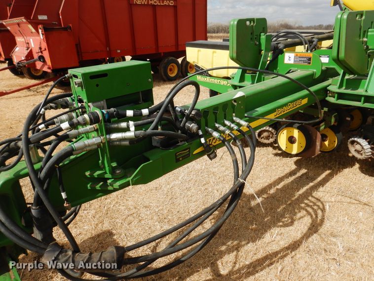 image for item DF0096 2011 John Deere 1770 MaxEmerge XP  no-till planter